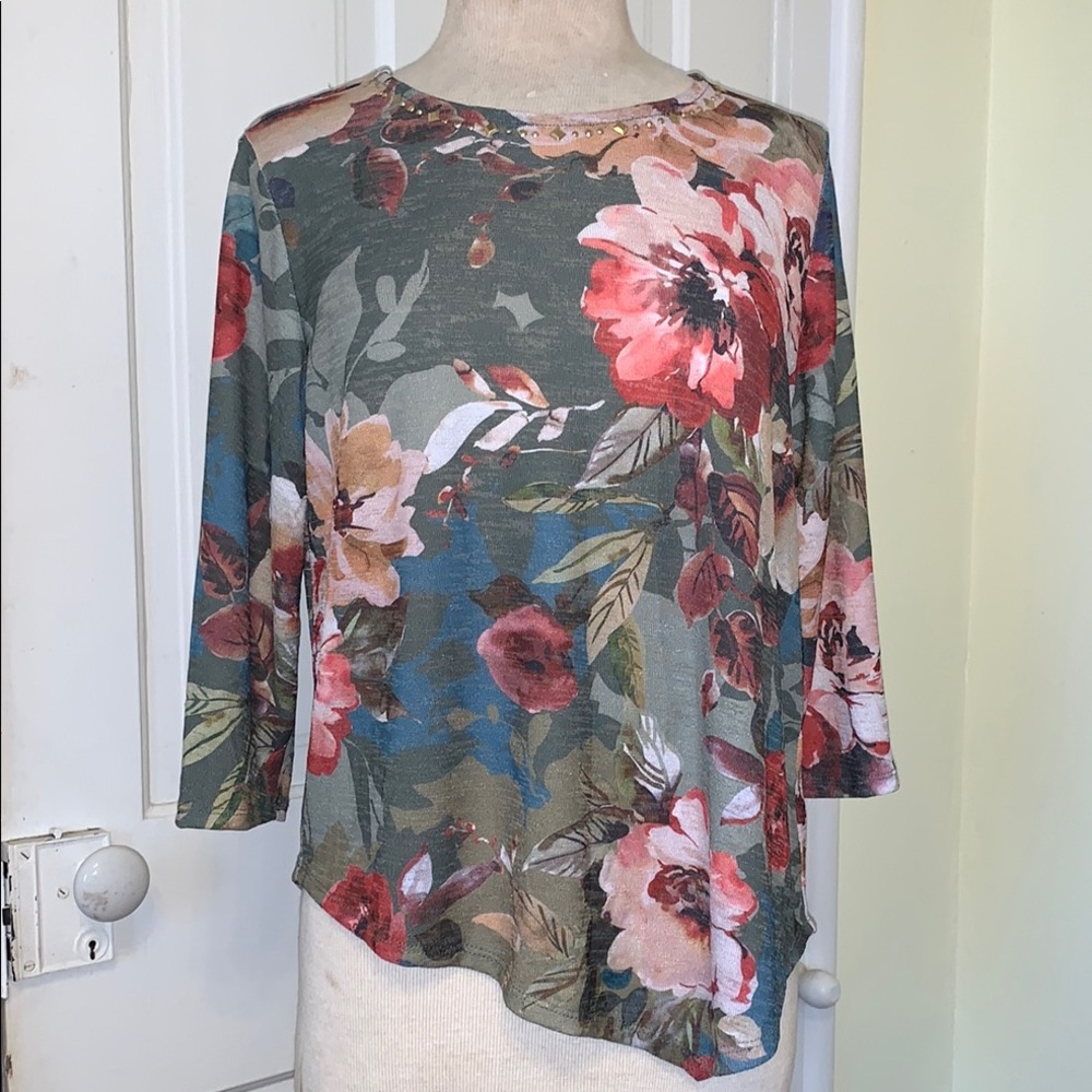 Alfred Dunner Assymetrical Rustic Green Floral Top Blouse Studded Neckline PM